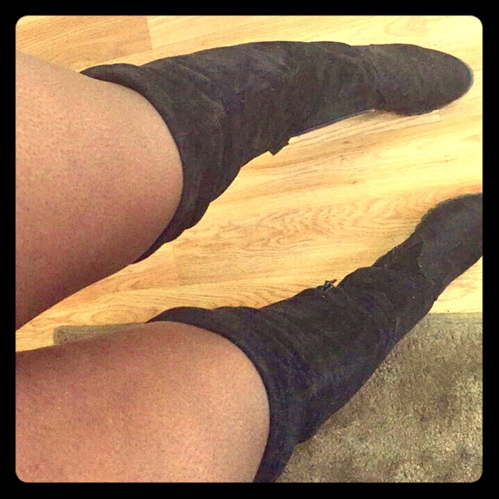 OVER THE KNEE SUEDE BOOTS 😍😍